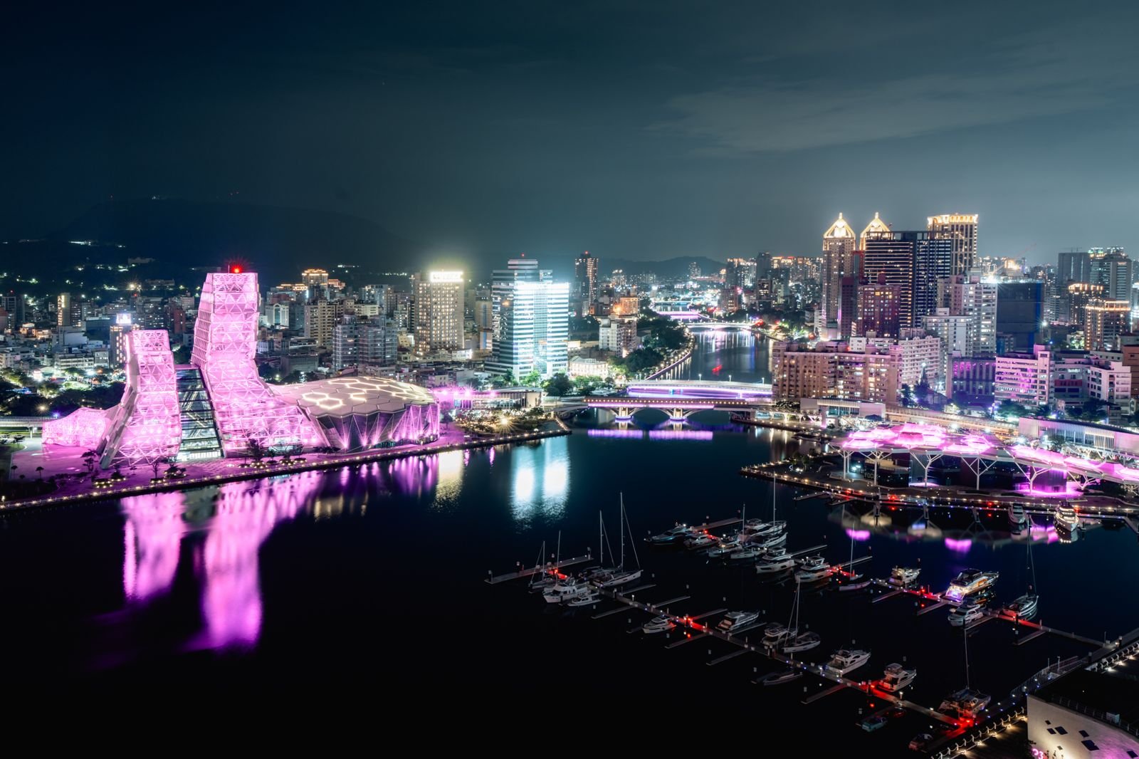BLACKPINK要來了! 高雄6大地標今起綻放粉紅光芒