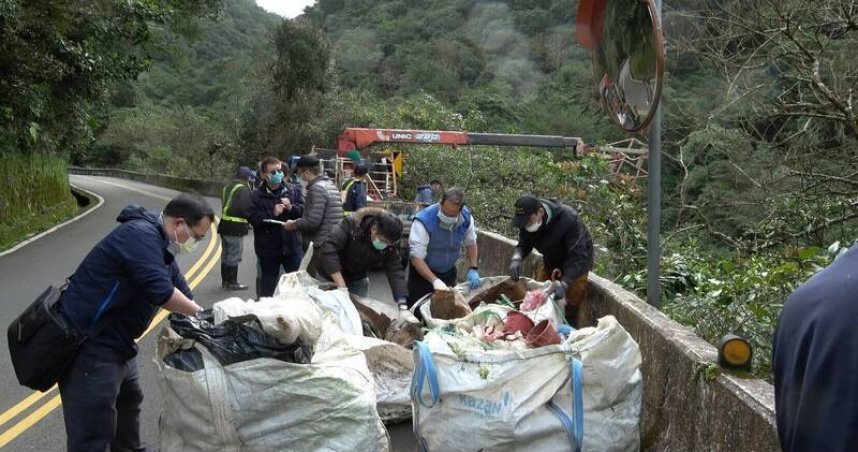 陽明山又遭廢棄物丟棄 保七警追逮嫌犯嚴懲不法