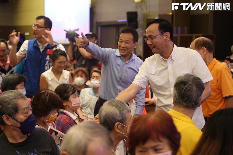 批陳水扁廢公娼政策致萬華沒落　鍾小平指萬華「轉角遇到雞」遭圍剿