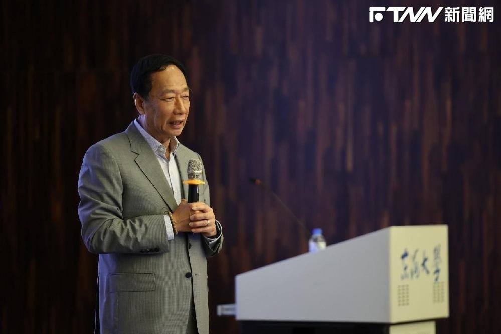 郭台銘南下屏東向大火罹難者致哀　永齡基金會捐3600萬慰助金