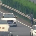 不知兒已下車!粗心父母將他留在高速公路 少年「橫穿4線道」攔車求助