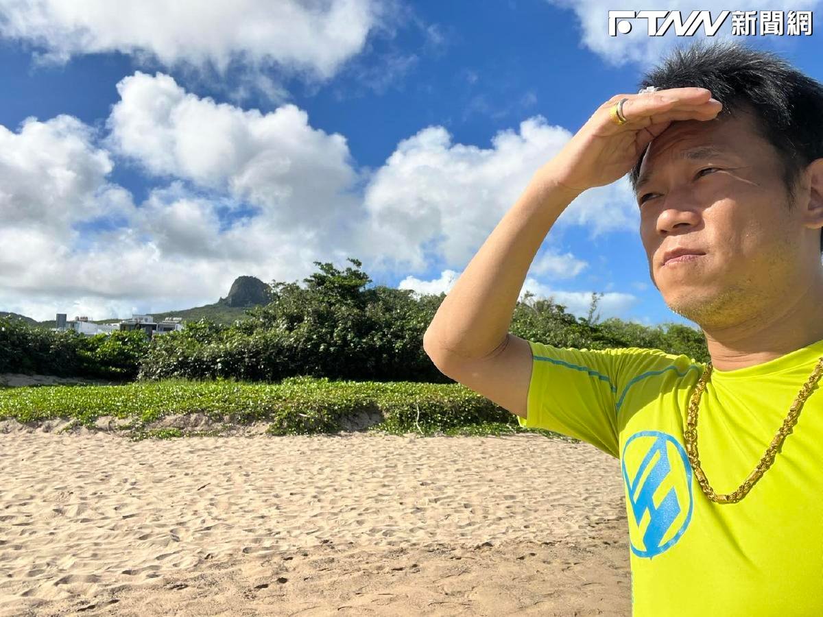 顏正國雙十節51歲冥誕!上百株白色鮮花布置靈堂 3天時間粉絲可到場致意