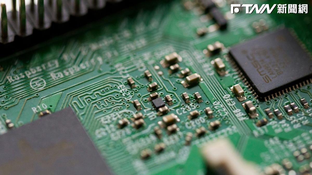 台股三溫暖洗破皮!PCB發威「這檔」關廁所獨自漲停 南電收漲7%紅燈熄滅、欣興止血終結連5跌