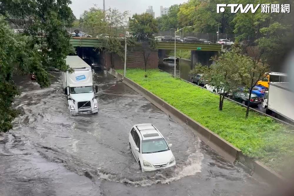 紐約破紀錄暴雨癱瘓地鐵機場　全市進入緊急狀態